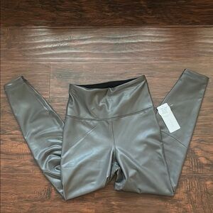 NWT Yogalicious Lady Love Fleece Lined Gray Faux Leather Leggings s (S)